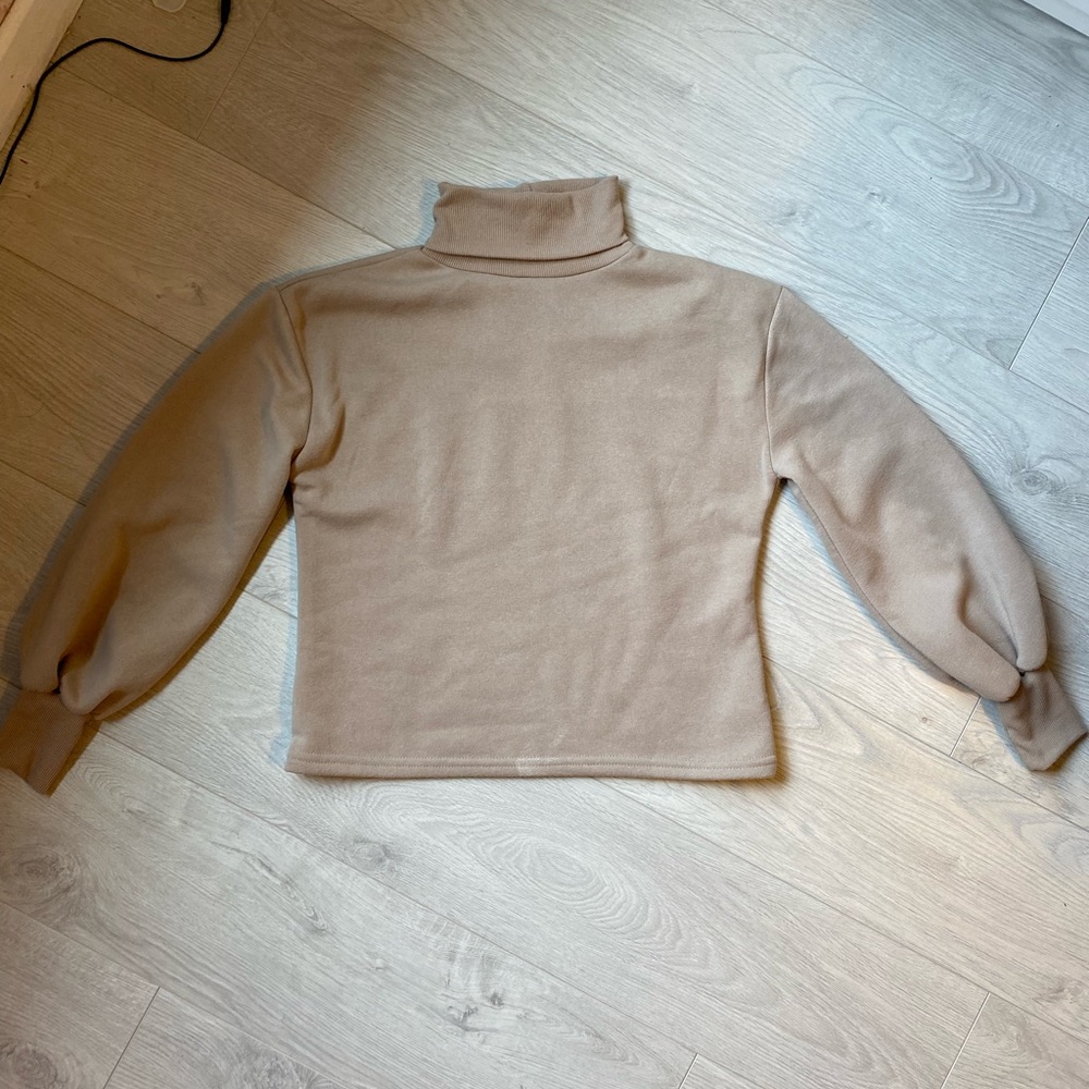 🌸 3/$15 Turtle Neck Long Sleeve with Puffy Sleeve Med